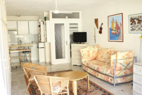 STUDIO STANDING BORD DE MER ET VUE